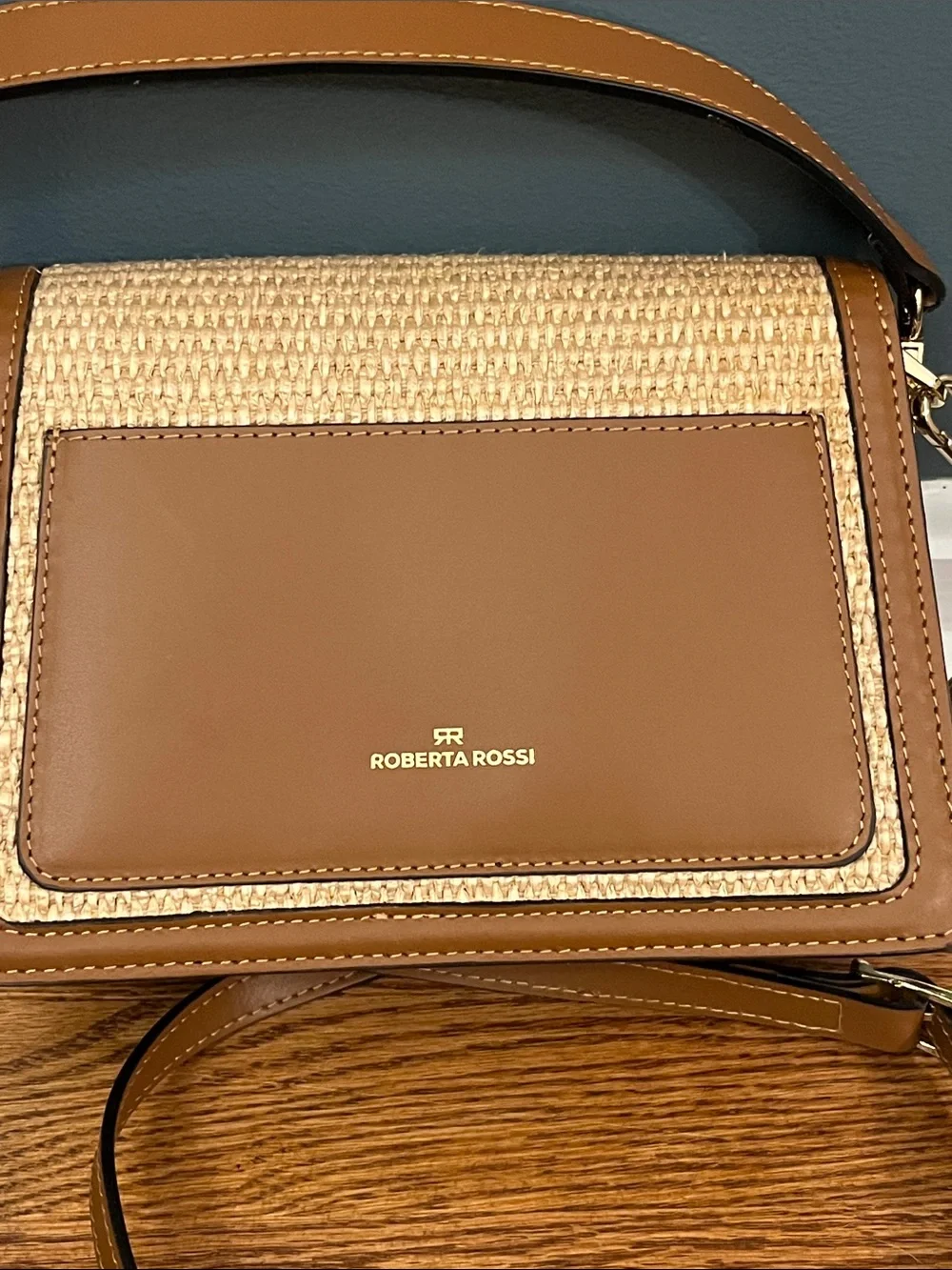 Roberta Rossi Leather Crossbody Handbag - Picture 4 of 9